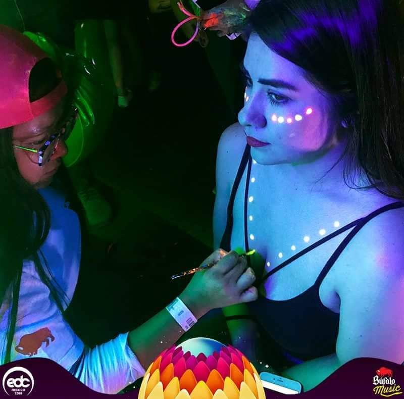 Maquillaje neon festival
